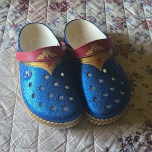 CROCS Crocband Rare Limited Edition Wonder Woman Clogs Sz 8